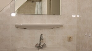 Shower - Comfortable Detached Villa With Dishwasher, in the Nature (Simonshaven)