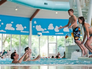 Outdoor pool - Thatched Villa With Dishwasher Near Domburg (Domburg)