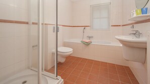 House | Bathroom - Thatched Villa With Dishwasher Near Appelscha (Appelscha)