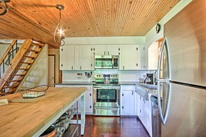 Fridge, microwave, stovetop, dishwasher - Lakefront Waterloo Cabin w/ Dock, Kayaks & Grill! (Waterloo)