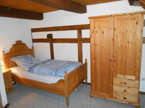 2 bedrooms, bed sheets