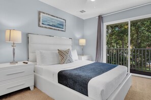 3 makuuhuonetta, työpöytä, silitysrauta/-lauta, vauvan matkasänky