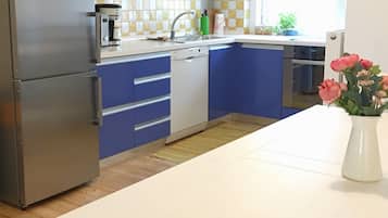 Apartemen | Dapur pribadi | Lemari es, microwave, oven, dan kompor
