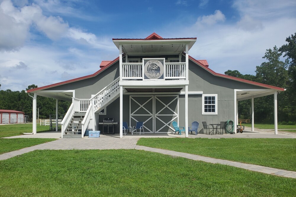 Welcome to Riptide Stables, 17 Acre Farm, animals, ponds, secluded by the beach!