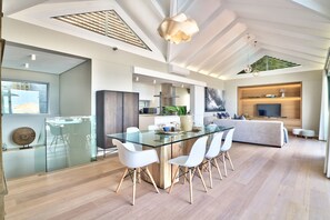 Luxury Villa | In-room dining