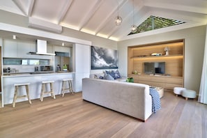 Luxury Villa | Living area | 32-inch plasma TV with satellite channels, TV - Rock Villa (Cape Town)
