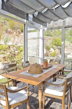 Luxury Villa | In-room dining