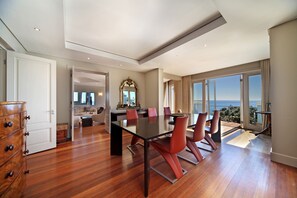 Luxury Villa | In-room dining - San Michele (Cape Town)