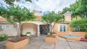 Front of property - Rancho Mirage (Irving)