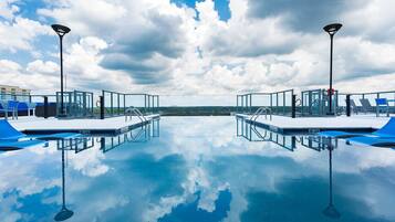 Kolam renang outdoor