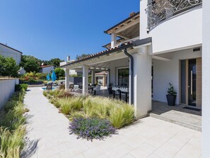 Terrace/patio - Wonderful private villa for 8 guests with WIFI, private pool, A/C, TV and terrace (Premantura)