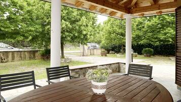 تناول الطعام بالخارج