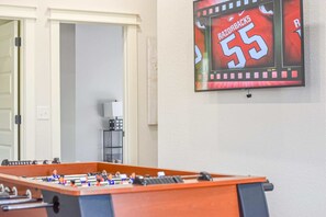 Games room - Razorblock North - 1 mi from DT - 3 blocks to UofA (Fayetteville)