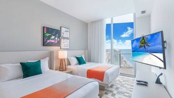 Apartamento superior | Roupas de cama antialérgicas, cofres nos quartos, escrivaninha
