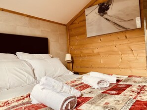 4 bedrooms, iron/ironing board, travel cot, free WiFi