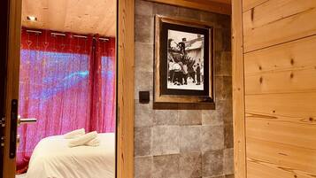 4 bedrooms, iron/ironing board, travel crib, free WiFi