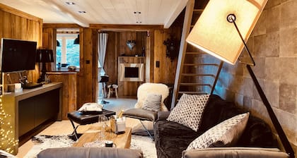 COQUET CHALET A 2 PAS DES PISTES ET COMMERCES AUX ANGLES-8 PERS-Parking