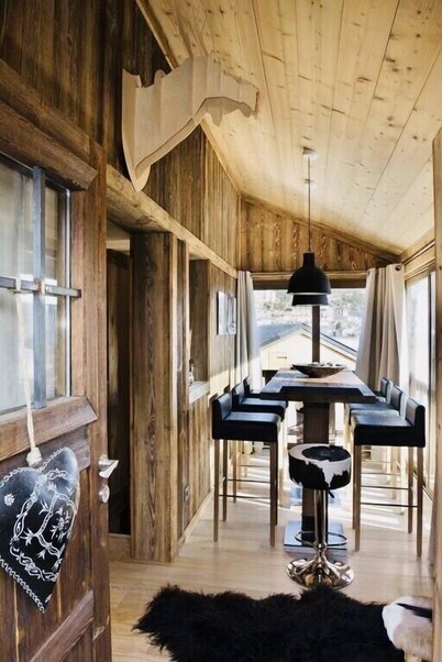 COQUET CHALET 2 PAS DES PISTES ET COMMERCES AUX ANGLES-8 PERS-Parking