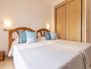 4 bedrooms, iron/ironing board, travel crib, free WiFi