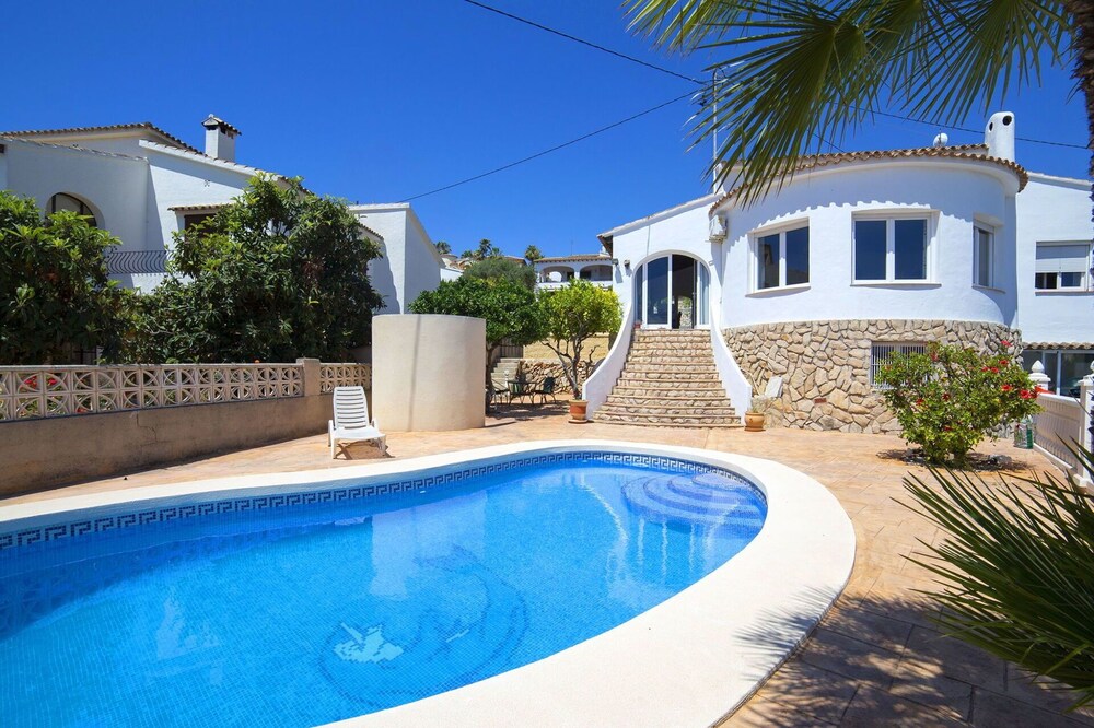 Cosy apartment for 4 guests with pool, A/C, WIFI, TV, terrace and parking