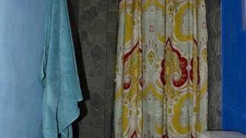 Standard Loft ((EstudioRSF)) | Bathroom | Shower, towels