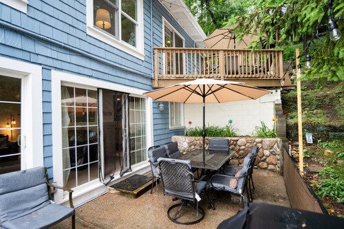 Beach Across St | Walk Downtown | 2BR Sleeps 6