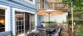 Beach Across St | Walk Downtown | 2BR Sleeps 6