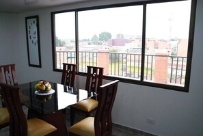 Dining - Beautiful spacious duplex with terrace, Bogotá Airport - Aerocivil. (Fontibón)
