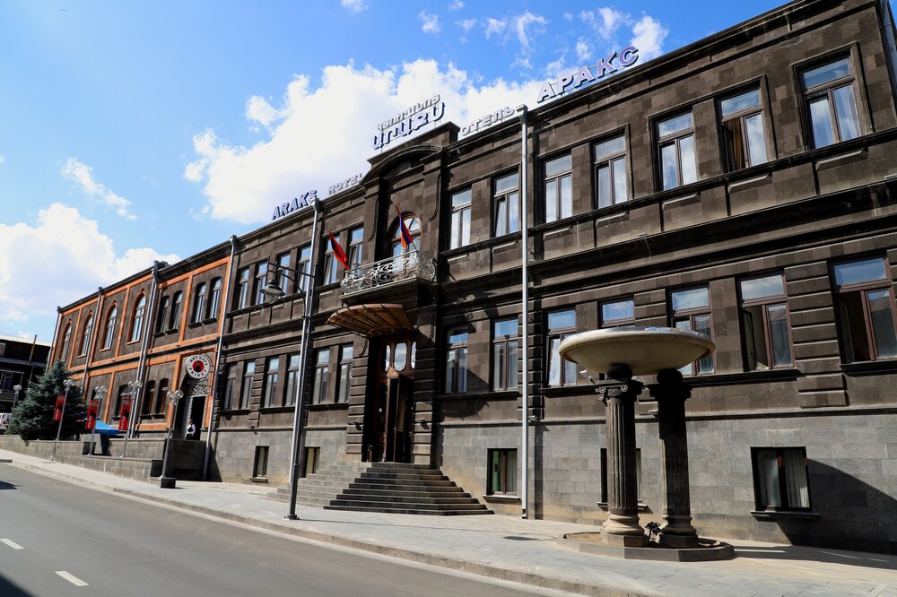 Araks Hotel Complex