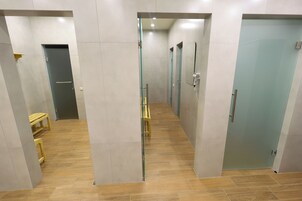 Una piscina cubierta