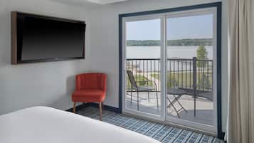 Studio, 1 King Bed, Lake View