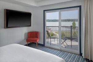 Studio, 1 King Bed, Lake View | Premium bedding, in-room safe, laptop workspace, blackout drapes