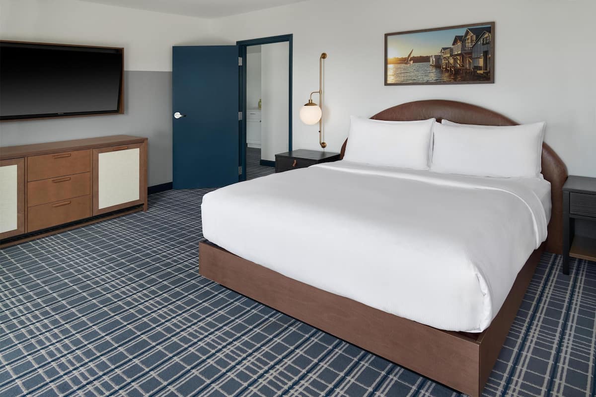 Presidential-suite - 1 kingsize-seng - søudsigt | 1 soveværelse, premium-sengetøj, pengeskab på værelset