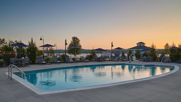 Outdoor pool, open 7:00 AM to 10:00 AM, pool umbrellas, sun loungers