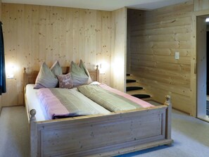 4 Schlafzimmer, Reisekinderbett, kostenloses WLAN, Bettwäsche