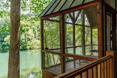Little Red River Waterfront Cabin for a perfect fishing getaway!