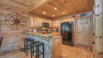 Cabin, 3 Bedrooms | Private kitchen | Fridge, microwave, stovetop, dishwasher