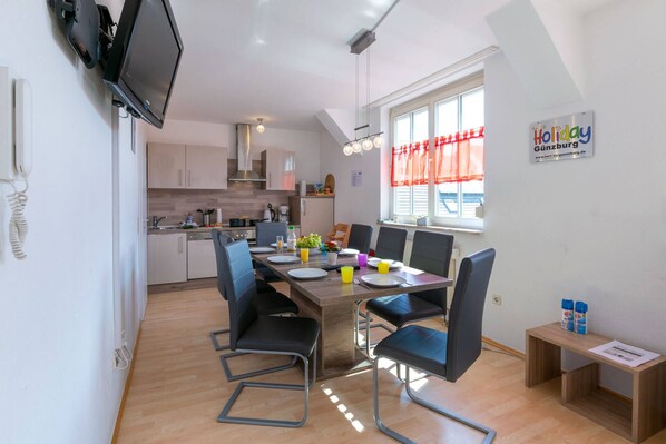 Réfrigérateur, four, plaque de cuisson, lave-vaisselle