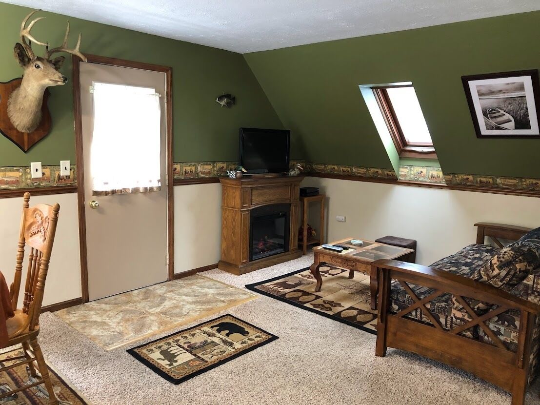 Full Kitchen - Home Theater Room - Kayaks - Outdoor Jacuzzi -Near Traverse City 