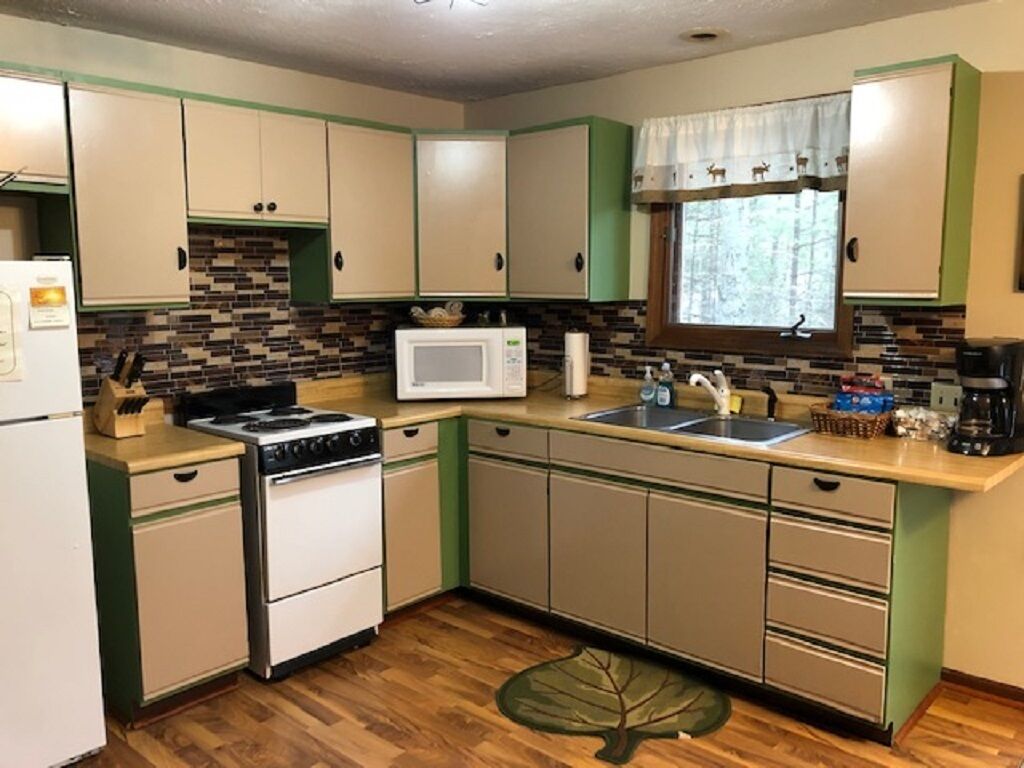 Full Kitchen - Home Theater Room - Kayaks - Outdoor Jacuzzi -Near Traverse City 