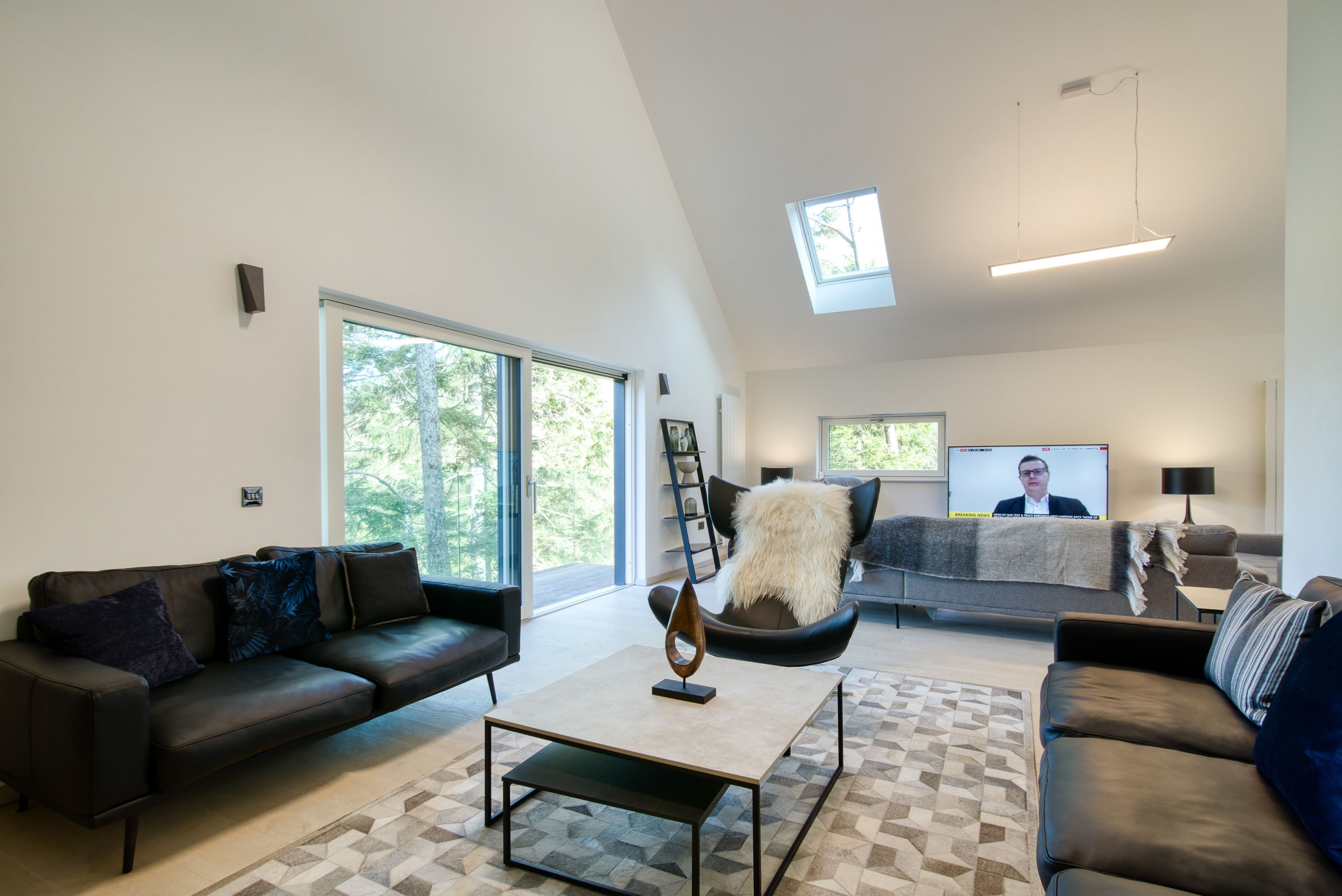 TV, fotballspill og bordtennis