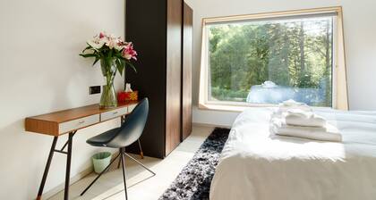 Red Stag chalet. Brand new, 4 bedroom, 4 bathroom, 5 star with free WiFi