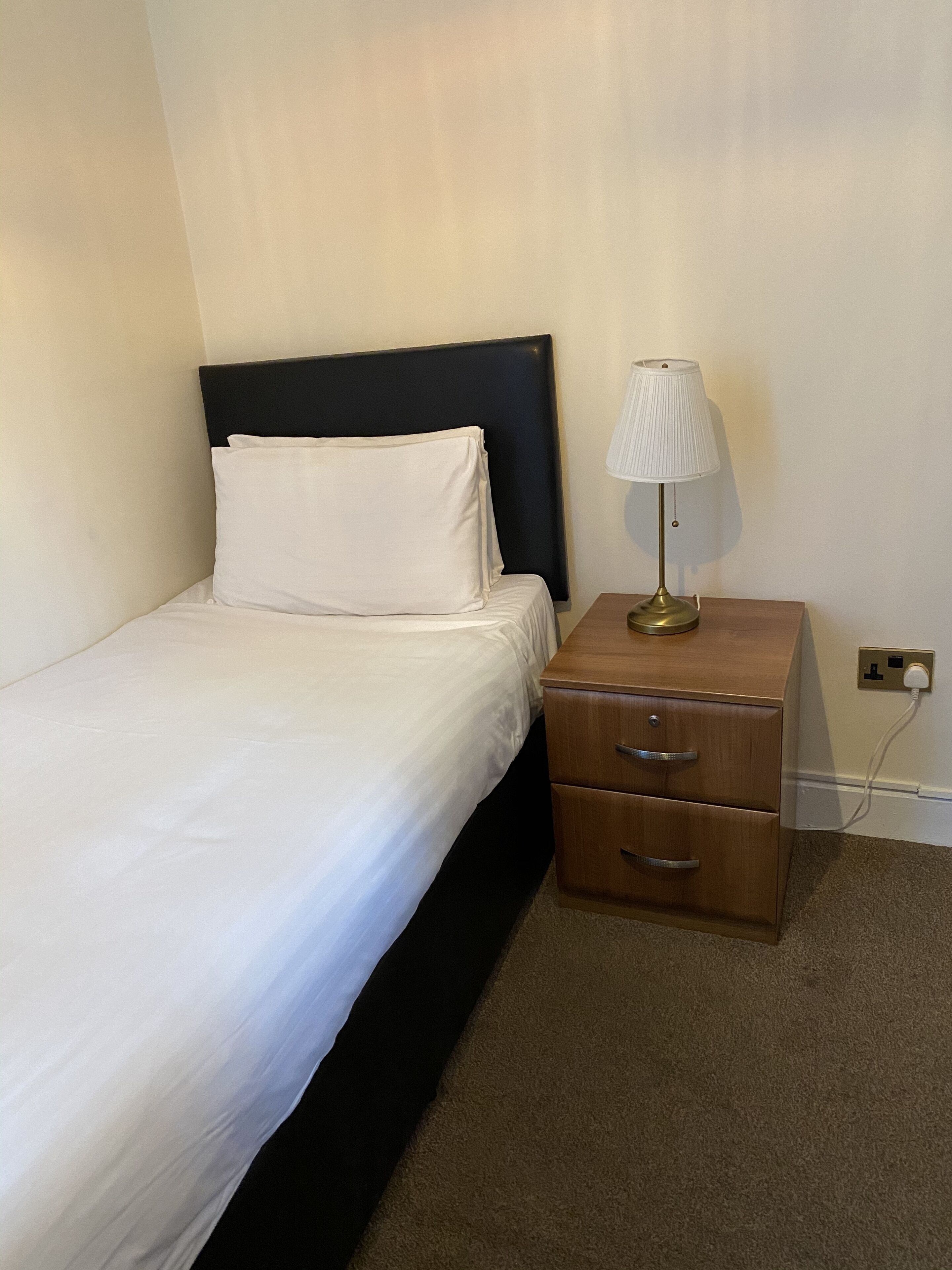 Singola Deluxe | Biancheria da letto di alta qualità, ferro/asse da stiro, Wi-Fi gratuito