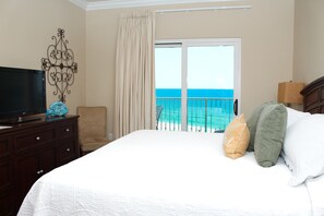 3 bedrooms, iron/ironing board, free WiFi, bed sheets - 3/2 Beachfront Condo W/ Amazing Balcony View Of Ocean. Walk To Beach In A Minute (Gulf Shores)