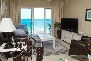 Flat-screen TV - 3/2 Beachfront Condo W/ Amazing Balcony View Of Ocean. Walk To Beach In A Minute (Gulf Shores)
