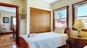 4 habitaciones, escritorio, tabla de planchar con plancha y wifi gratis