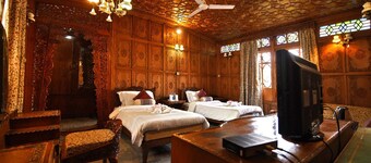 Meena Group houseboats