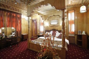 In-room safe, desk, free WiFi, bed sheets - Meena Group houseboats (Srinagar)