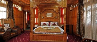 Meena Group houseboats