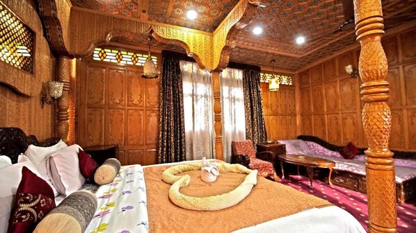 In-room safe, desk, free WiFi, bed sheets - Meena Group houseboats (Srinagar)
